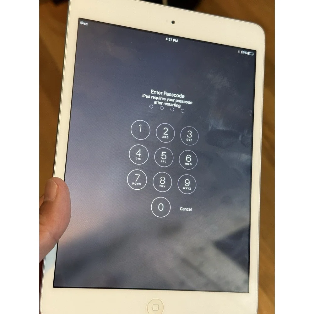 Apple iPad Mini 16 GB , White Model A1432, ( Parts Only ) Red , Bundle